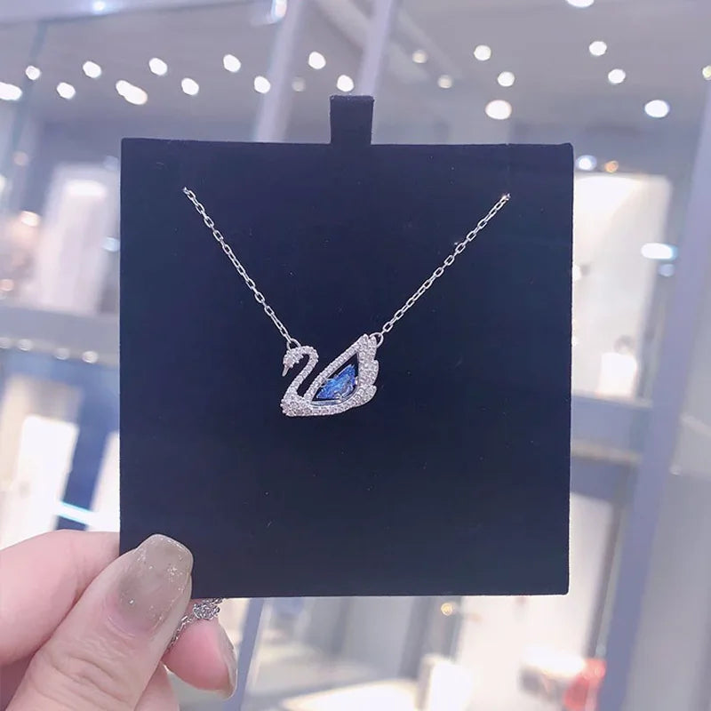 18K Gold-Plated Titanium Steel Pendant Necklace for Women, Fashionable Niche Ins-Style Titanium Steel Clavicle Chain with Unique Design