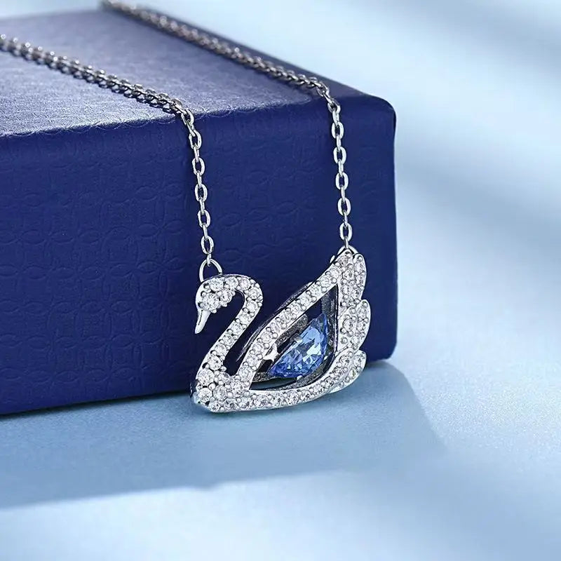 18K Gold-Plated Titanium Steel Pendant Necklace for Women, Fashionable Niche Ins-Style Titanium Steel Clavicle Chain with Unique Design